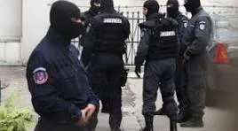 Şapte persoane reţinute în urma percheziţiilor la gruparea infracţională ce transporta sute de kilograme de droguri din Spania