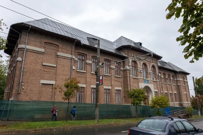 Școala nr. 20 din Galați, clădire cu o istorie de un secol, intră într-un amplu proces de renovare. Investiția depășește 20 de milioane de lei