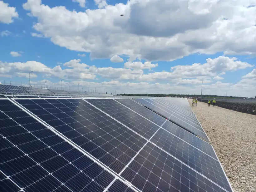 O fostă groapă de gunoi din Galați se transformă într-un parc fotovoltaic. Investiția ajunge la 25 de milioane de lei
