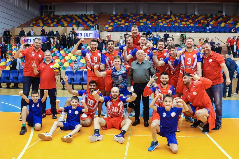 Campionii de la CSM Arcada Galaţi mai au de făcut trei paşi până în grupele principale CEV Champions League