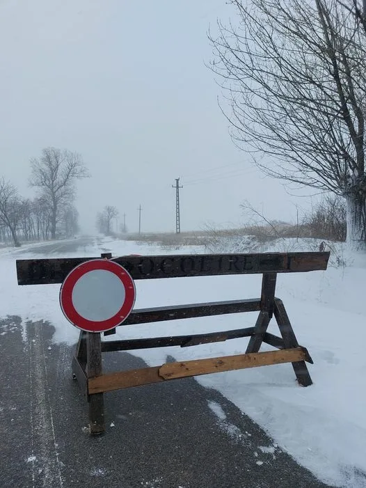 Zeci de școli au suspendat cursurile din cauza viscolului