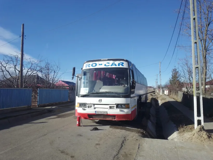 Un autobuz a luat foc în trafic: pasagerii s-au evacuat