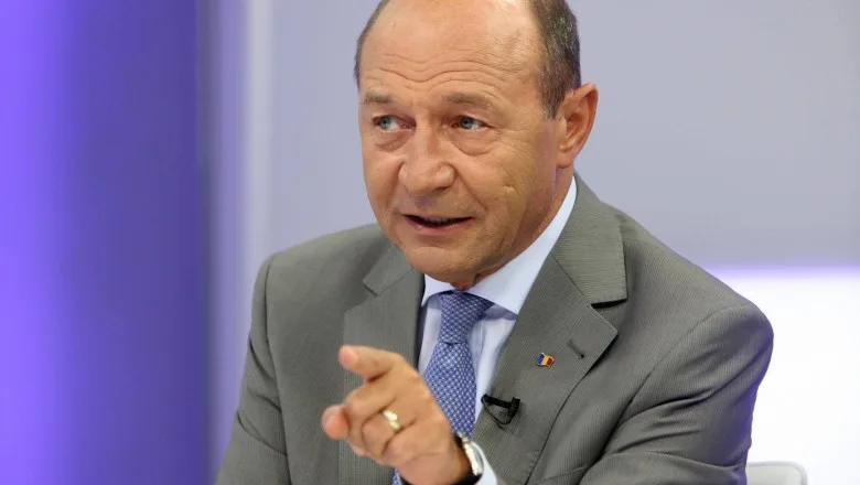 Băsescu: Pentru a crea un număr suficient de militari este necesară reintroducerea stagiului militar obligatoriu