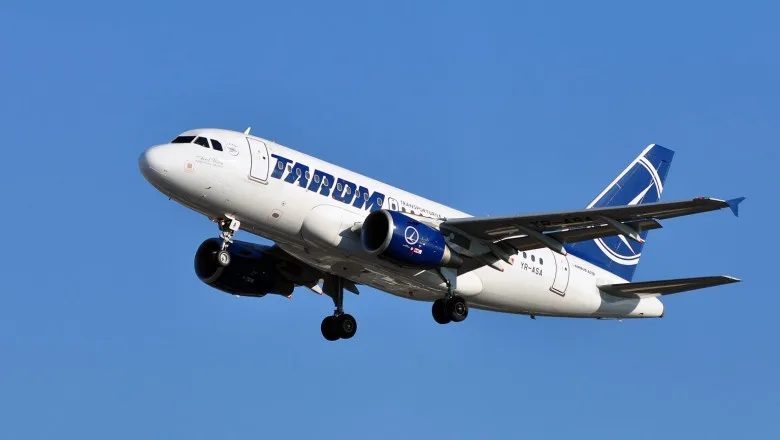 Panică într-un avion TAROM, care a fost lovit de fulger