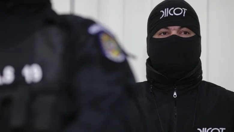 230 de percheziţii pentru destructurarea unor grupări specializate în trafic de persoane şi de minori, trafic de droguri, pornografie infantilă şi criminalitate informatică