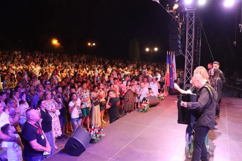 Peste 25.000 de oameni au participat la spectacolele din cele patru seri ale Festivalului Internațional de Folclor „Doina Covurluiului”