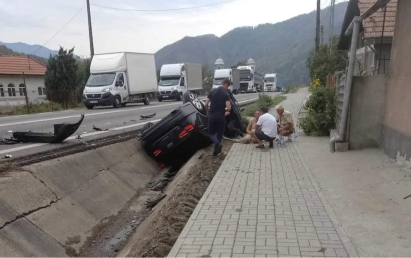 Ministrul Familiei, implicată într-un accident auto. Mașina în care se afla s-a răsturnat într-un șanț