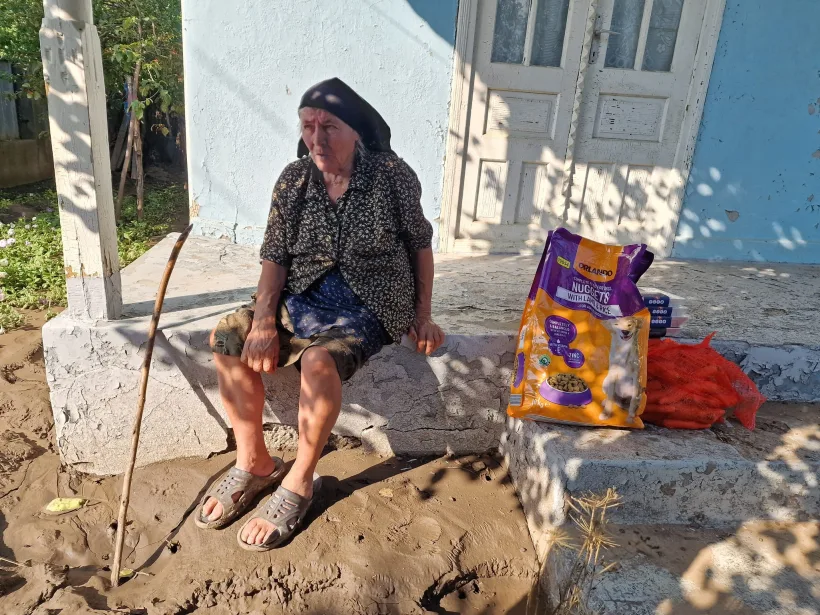 Bani pentru sinistrați: un prim ajutor de urgență, în valoare de 10.000 de lei pentru fiecare gospodărie afectată de inundații, a început deja să fie acordat