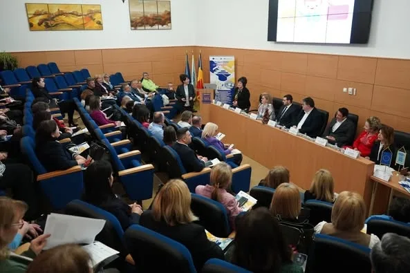Dezvoltarea competențelor digitale la UDJG, pentru mii de  profesori din învățământul preuniversitar românesc