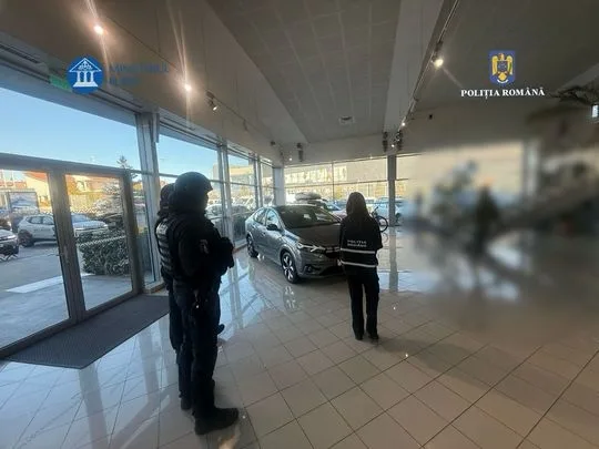 Percheziţii în Piteşti şi Râmnicu Vâlcea