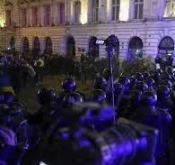 Arestări în cazul violenţelor de duminică din faţa sediului BEC