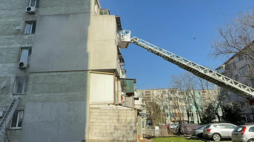 Incendiu într-un bloc din Galaţi. Zeci de locatari au fost evacuaţi