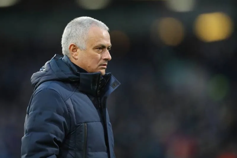 Jose Mourinho a distribuit pachete cu alimente persoanelor vârstnice izolate