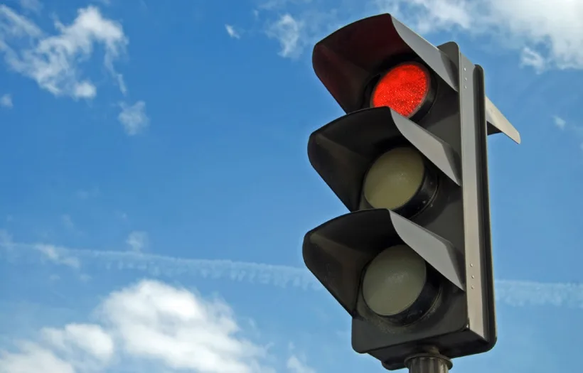 Semafoare pe strada Traian din Galați. Primăria a luat această decizie „pentru creșterea gradului de siguranță în trafic”
