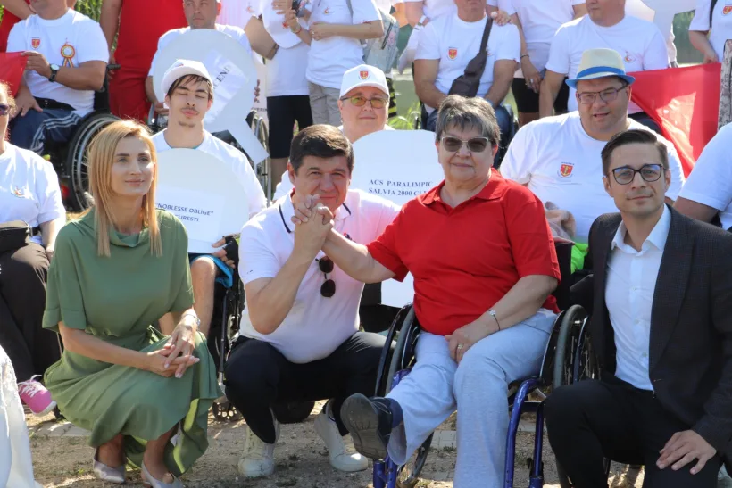 Peste 140 de persoane cu dizabilități din 18 județe și din Republica Moldova participă la concursul de pescuit sportiv de la Galați