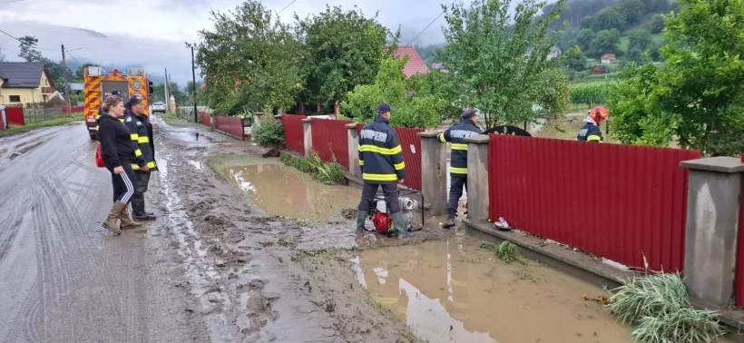 Furtuna a făcut prăpăd în țară: 25 de localităţi din nouă judeţe au fost afectate