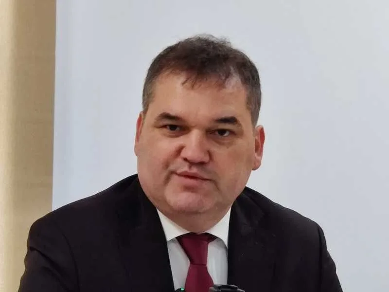 Ministrul Cseke Attila anunță că vor fi tăiate 40.000 de posturi în administraţia locală