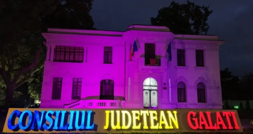 Sediul Consiliului Județean Galați a fost iluminat în roz de Ziua Luptei Împotriva Cancerului de Sân
