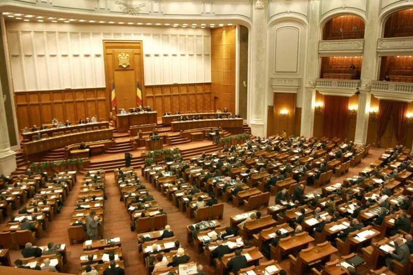 Legea pensiilor private, adoptată: pacienții oncologici vor putea retrage integral banii acumulați