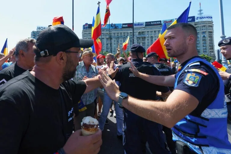 Avocat trimis în judecată pentru lovirea unei femei-jandarm