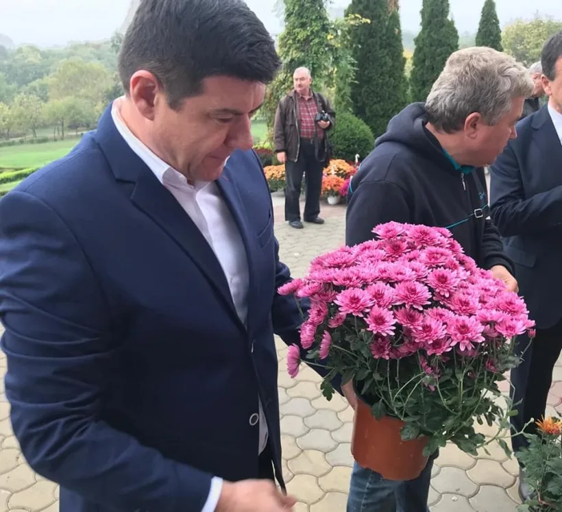 Costel Fotea: Expoziția „Regina Toamnei, Crizantema” aduce peste 2.000 de flori la Grădina Botanică din Galați