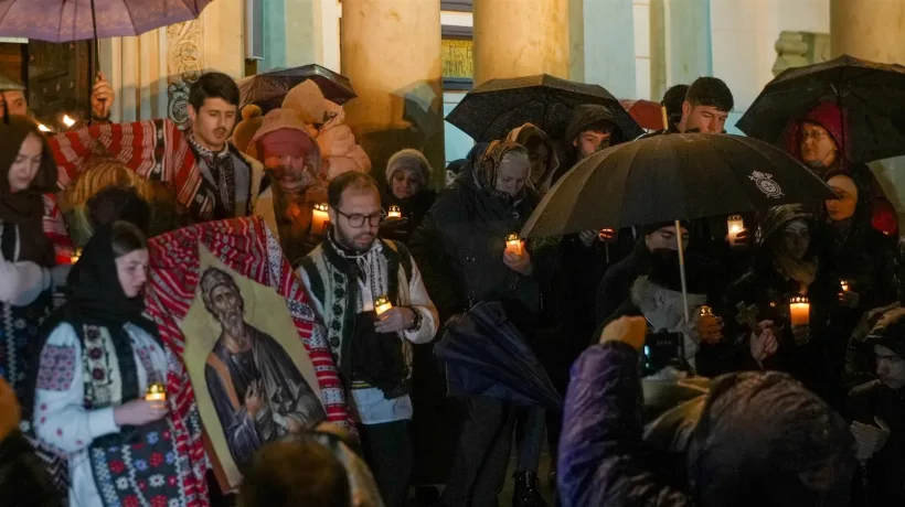 Tinerii studenţi au dus lumina credinţei în pelerinajul dedicat Sfântului Andrei