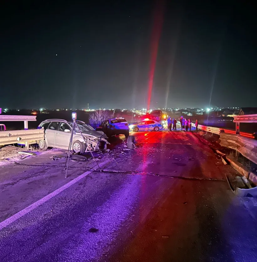 Coșmar pe DN 25: opt persoane, inclusiv un copil de trei ani, rănite într-un accident