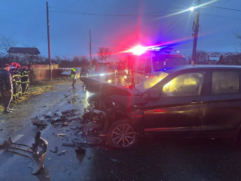Accident grav pe DN 26, în județul Galați: cinci persoane rănite după ce un șofer a pătruns pe contrasens