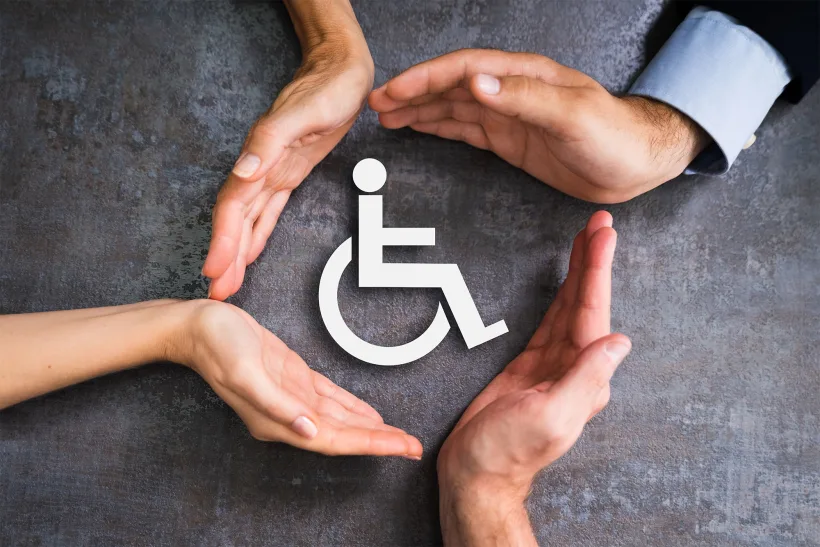 Persoanele cu handicap vor plăti impozite mai mici pentru locuință, teren și mașină