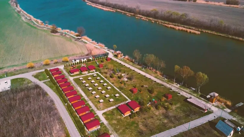 Costel Fotea: Balta Zătun se redeschide pentru pescuit recreativ de la 1 aprilie. Două tone de crap au fost adăugate în lac