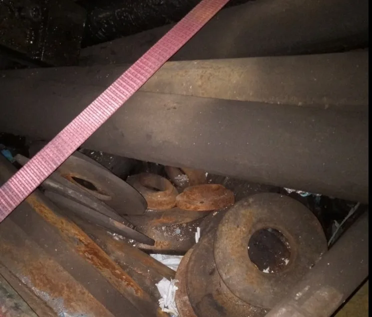 Transporturi „deghizate” în utilaje, oprite la graniță: deșeuri de fier vechi descoperite