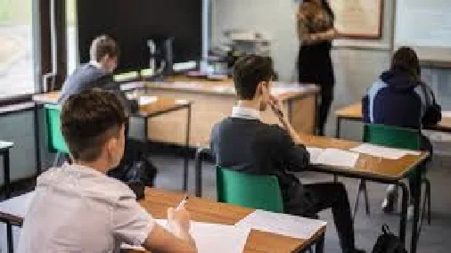 Un nou set de 175 de programe școlare pentru învățământul liceal, în transparență publică
