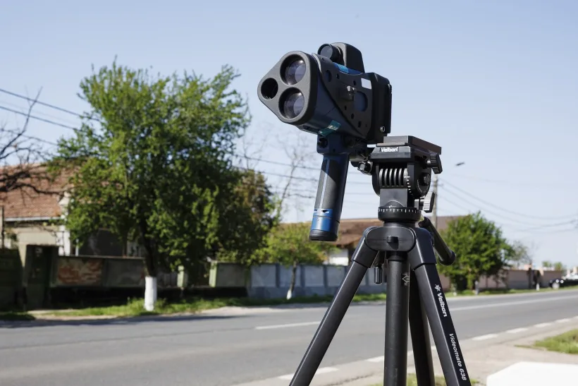 Autospecială de poliție, surprinsă circulând cu viteză peste limită în Galați. IPJ a deschis verificări