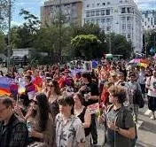 Bărbat dus la secţie după ce ar fi agresat trei participanţi la marşul Bucharest Pride