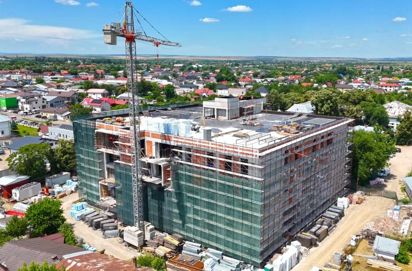 A început instalarea sistemului inteligent de management la noul spital din Tecuci. Investiția CJ Galați, estimată la 40 de milioane de euro, avansează