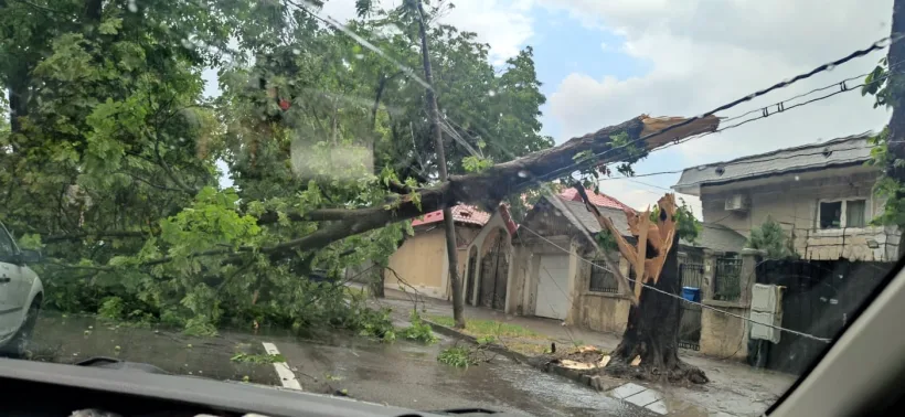 Codul portocaliu a făcut ravagii la Galați: peste 60 l/mp de ploaie și intervenții în tot orașul