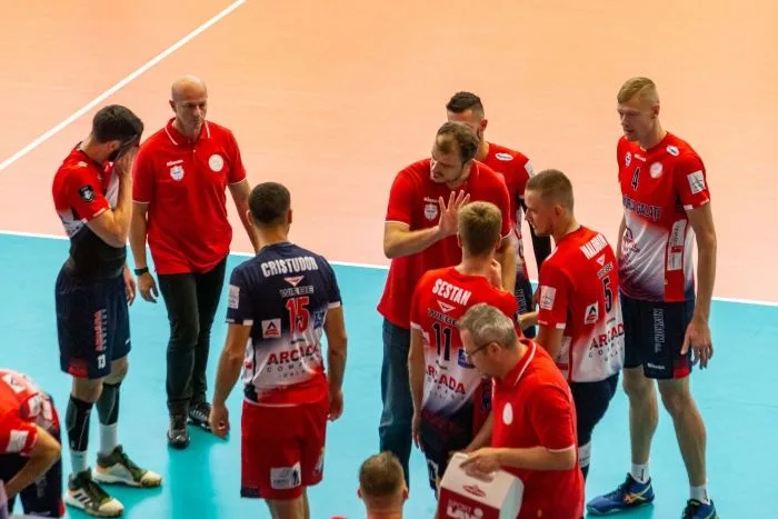 Campioana României are cinci teste pozitive la Covid-19 şi nu va mai organiza la Galaţi turneul de CEV Champions League