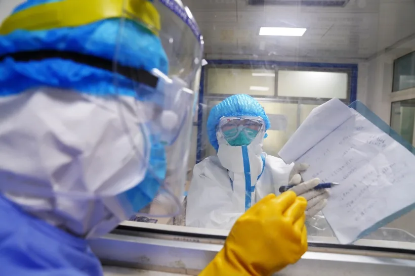 Sistemul medical național, copleșit de numărul mare de bolnavi de COVID, primește sprijin din partea armatei