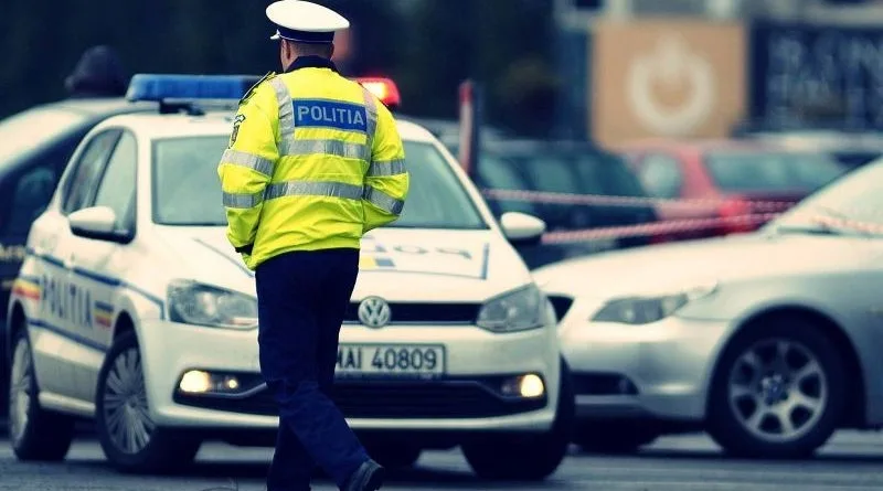 Un șofer a fost împușcat, după ce a vrut să intre cu mașina în echipajele de poliție care încercau să îl oprească