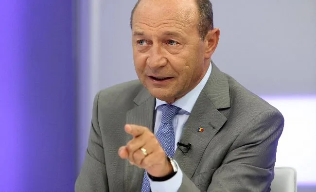 Traian Băsescu: "Aș da afară 50% din funcționari"