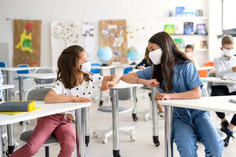 Purtarea măștii de protecție este obligatorie la orele de educaţie fizică! Anunțul ministrului Educației