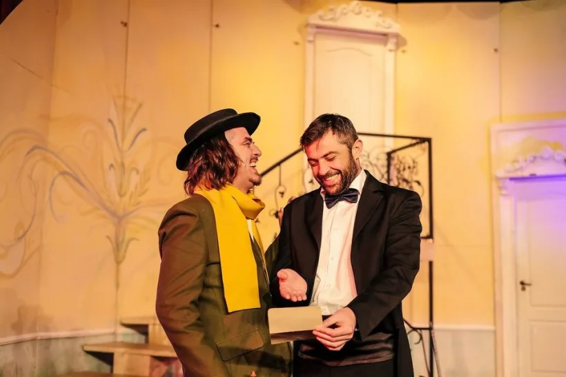 Dezbracă-te şi... mergi la teatru
