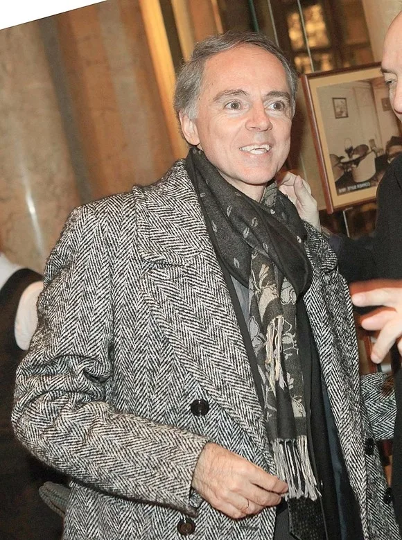 Stela Popescu, chiar dacă e doar numele unui teatru, e printre noi!