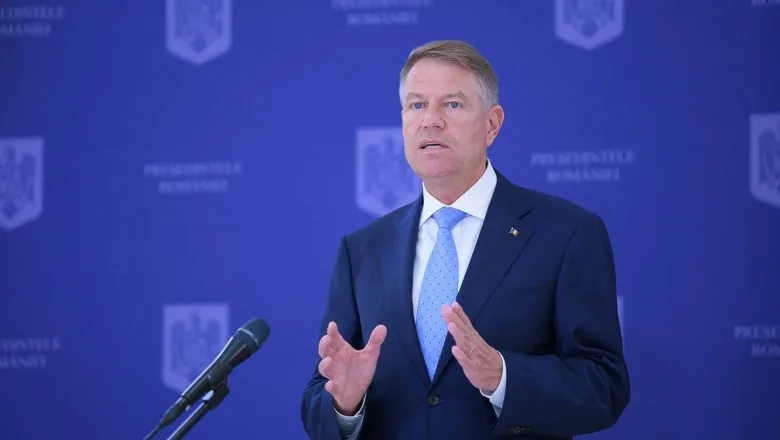 Instanța l-a scăpat pe Iohannis de amenda luată pentru „nişte penali”