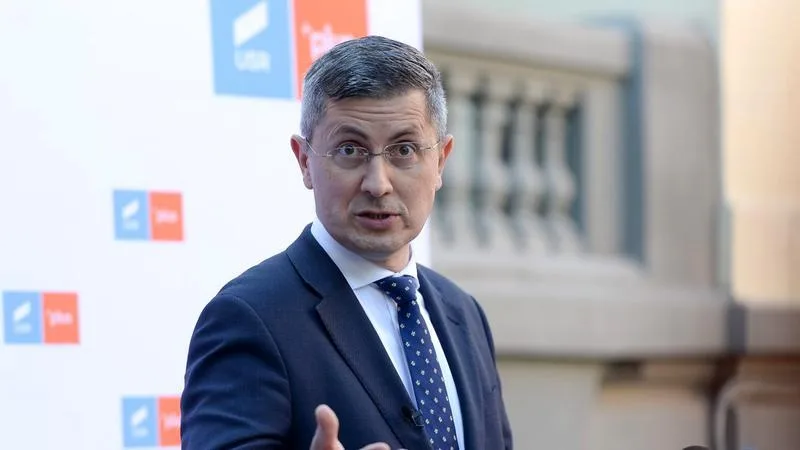 Barna: Nu vă jucaţi cu USR PLUS, suntem aici să rămânem