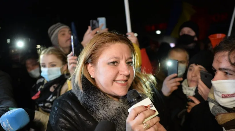 O senatoare din aur sau gablonţ?