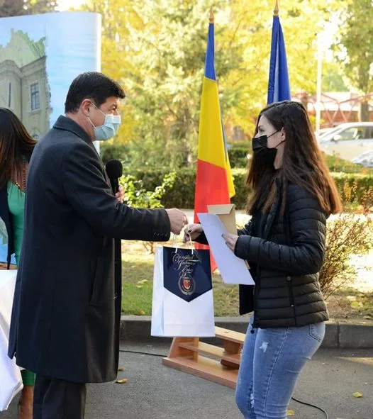 Consiliul Județean Galați a premiat performanța. Elevii din mediul rural au primit premii în bani