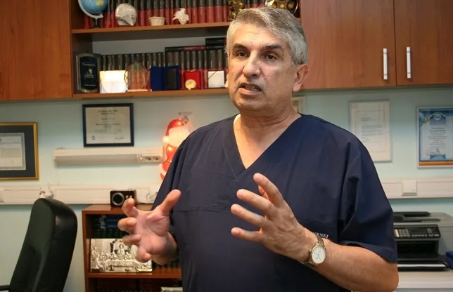 Şchiopătând printre dosarele din care curge mita