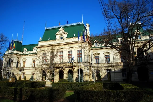 Oricum, mai bine mai târziu decât niciodată!
