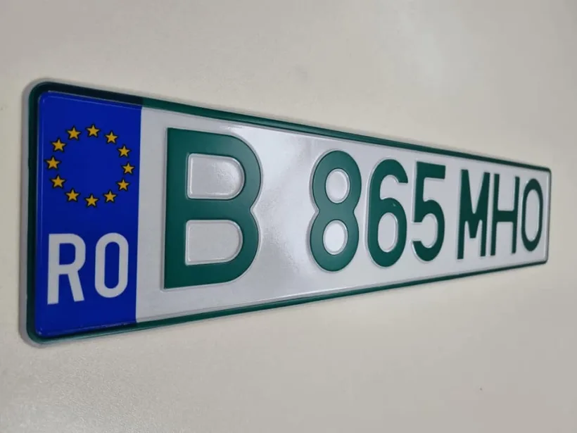 Mașinile cu emisii zero vor primi numere verzi